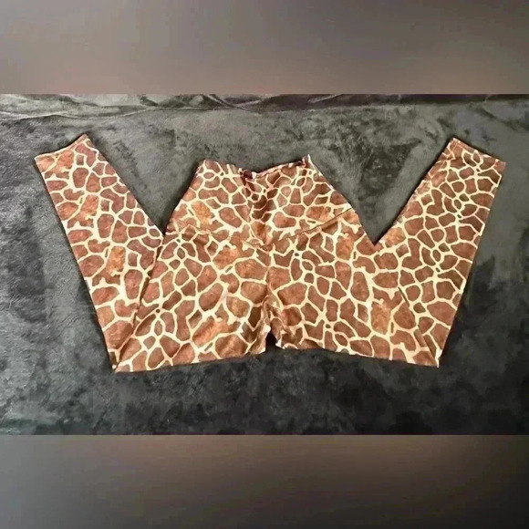 FREE ✅Animal Print Leggings - Picture 3 of 11